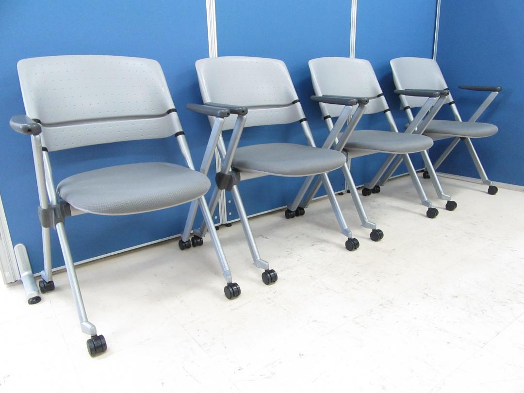 [4脚セットでお買い得!!]岡村製作所 リータチェア(LITA) 使用後の面倒な片づけも垂直・平行と2種類の収納でお手軽に!![スタッキング][ネスティング] 
                        リータ
                                    中古
            