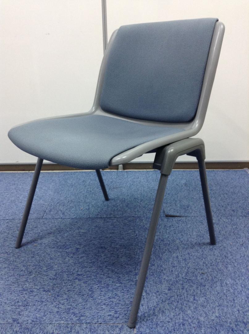 イトーキ製がこの価格！重ねてコンパクトの補助席としてどうぞ！
                        
                                    中古
            