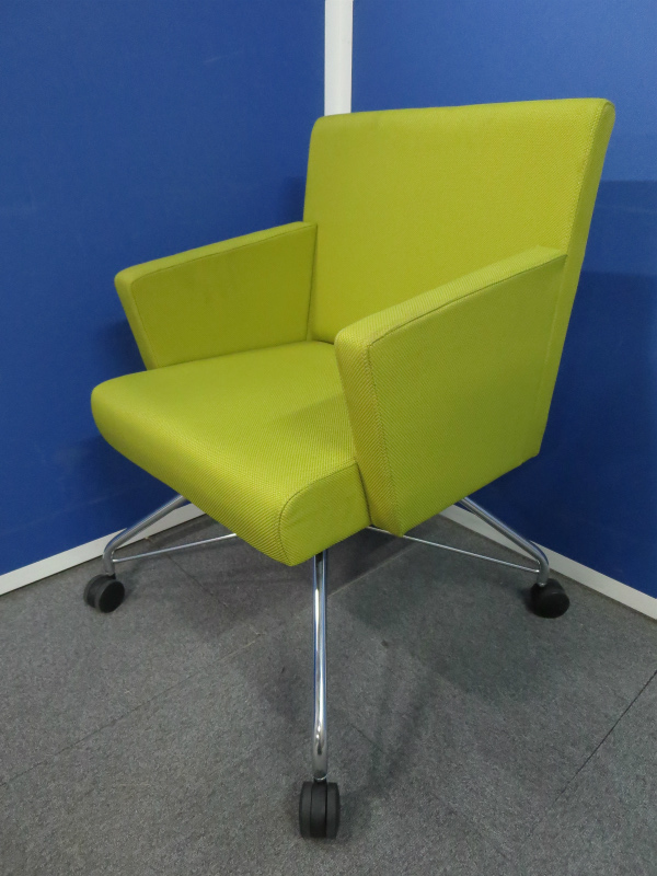 【新品定価10万円以上！】～ご家庭用としても使えるデザイン性あふれるミーティングチェアが2脚入荷！～【中古オフィス家具】
                        
                                    中古
            