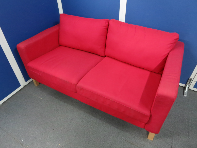 【思わず試座したくなる座り心地！】■【～艶美な魅力を誇る！真っ赤な２人用ソファー！～】■【限定１台！】
                        
                                    中古
            