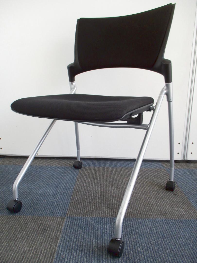 【残り1脚の為お安く!!】横に重ねて可能なマノスチェア!!【ベンディングシートを採用!!】Nu
                        マノス
                                    中古
            