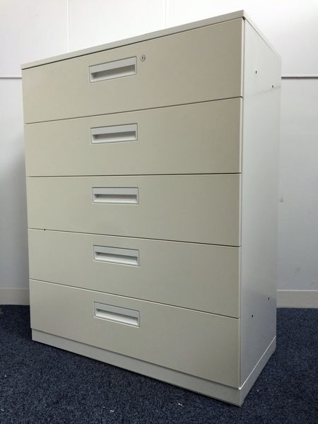 【限定1台入荷】5段の大容量引出書庫　人気シリーズのホワイト書庫
                        エディア
                                    中古
            