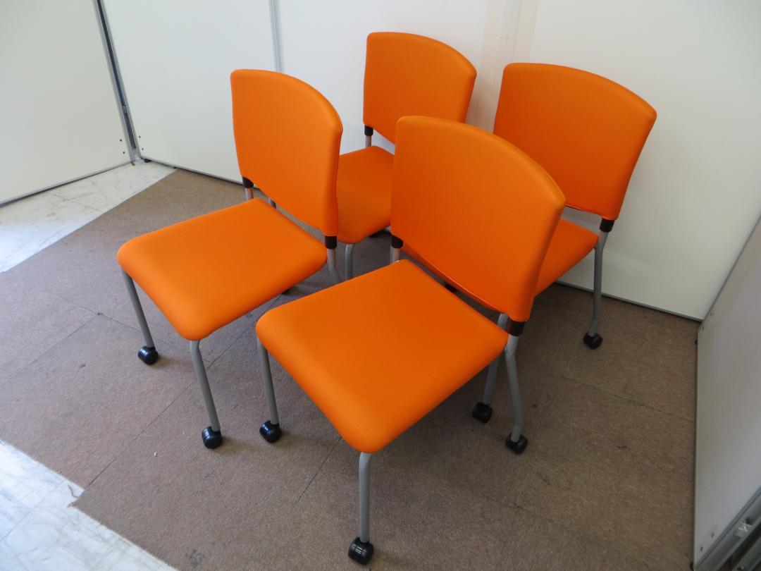 【10脚入荷！】鮮やかなオレンジのスタッキングチェア！4脚セット【中古オフィス家具】
                        
                                    中古
            
