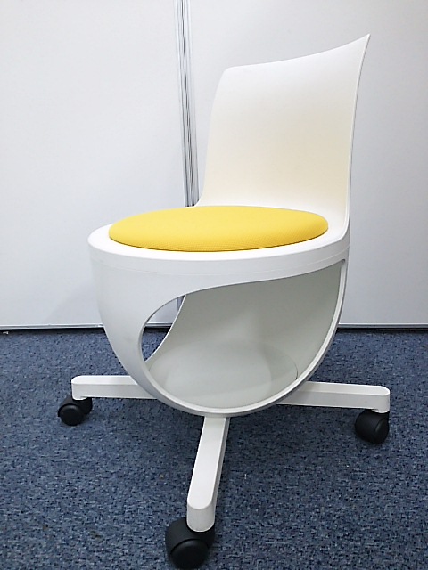 【とってもかわいいチェア！】荷物入れも付いています！
                        e-chair
                                    中古
            