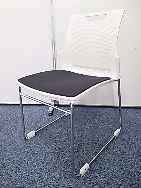 日本メーカー岡村製作所製のチェア！シンプルなデザイン！１脚のみ！
                        スカラールフト
                                    中古
            