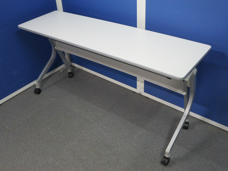 【ホワイト天板・幕板付きの会議用スタックテーブル！】～まるで未使用のような状態良好品！～【中古オフィス家具】
                        
                                    中古
            