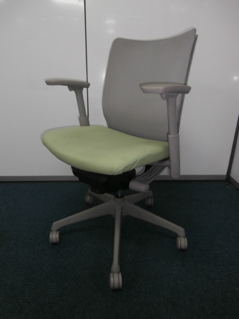 【おつとめ品！５脚入荷！！ピスタチオグリーン×グレー！！】
                        ヴィスコンテ
                                    中古
            