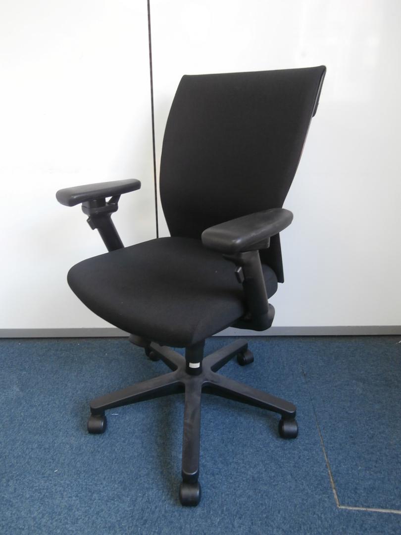 【2脚限定入荷！！大人気のＯＡチェアのブラック色！！】
                        トレンザ
                                    中古
            