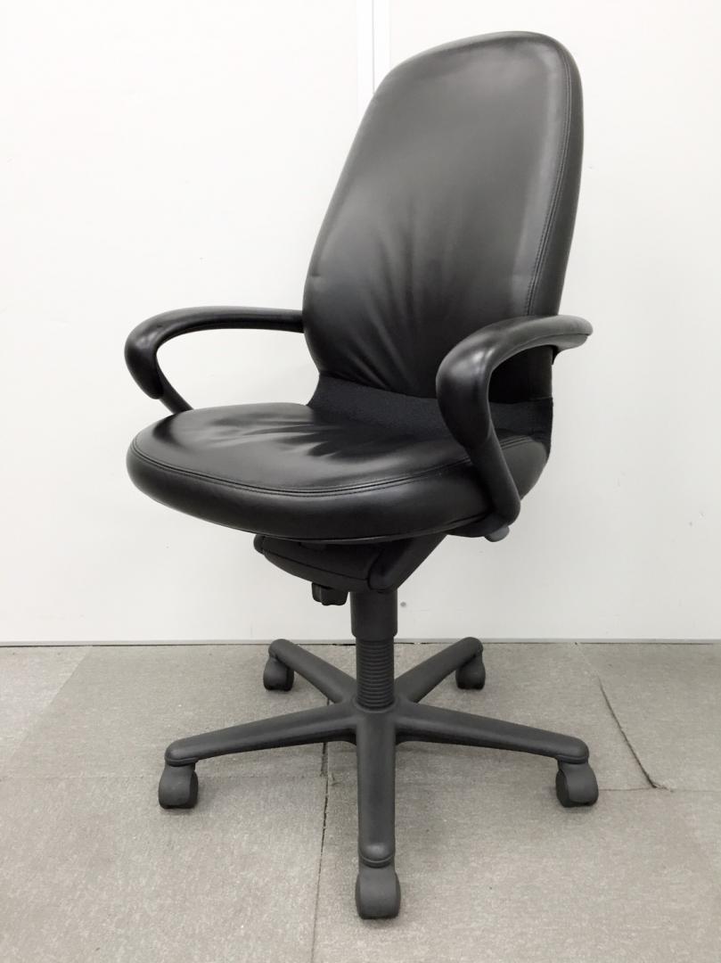 【期間限定価格】【状態良好・本革】大量入荷しました！会議室やミーティングルームにもおすすめな高級感溢れる役員用チェア！【ミーティングチェア】【肘付きOAチェア】【レザー】
                        アメノミクス
                                    中古
            