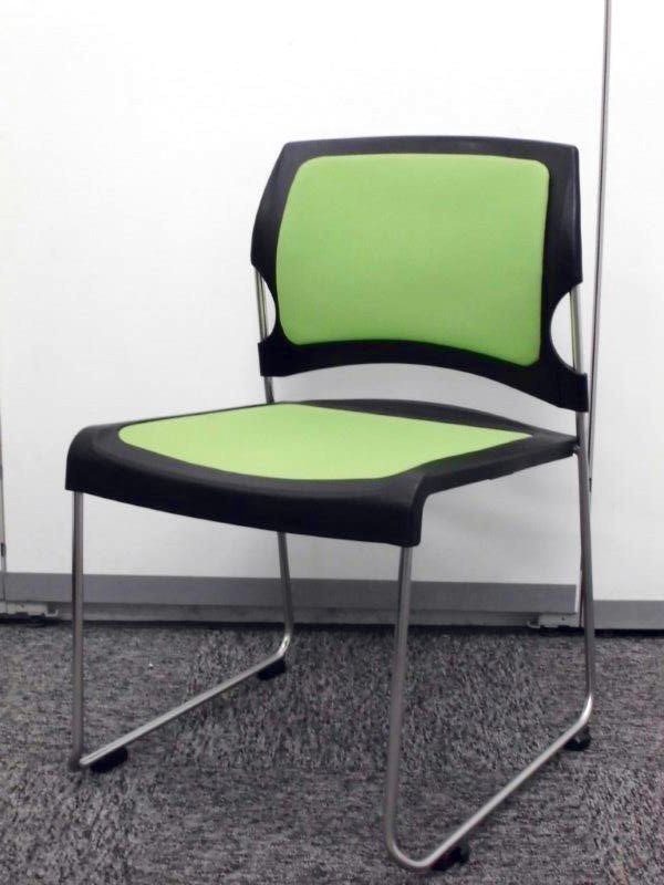 鮮やかなグリーンでインパクトのあるスタッキングチェアのご紹介です！
                        プレド
                                    中古
            