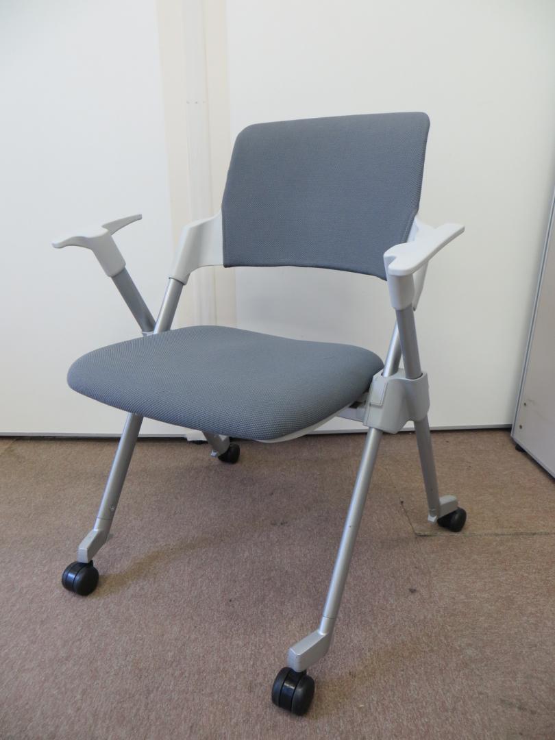 【4脚入荷！】コクヨ製　肘付ミーティングチェア！　ネスティング可能！【中古オフィス家具】 
                        アンフィ
                                    中古
            