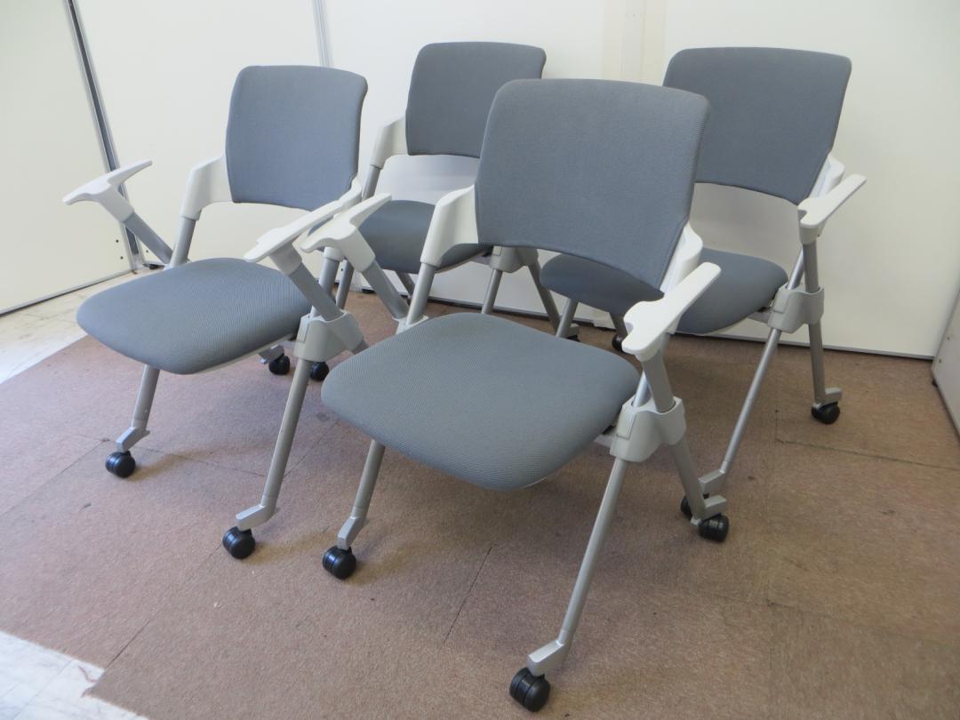 【4脚入荷！】コクヨ製　肘付ミーティングチェア4脚！　ネスティング可能！【中古オフィス家具】
                        アンフィ
                                    中古
            