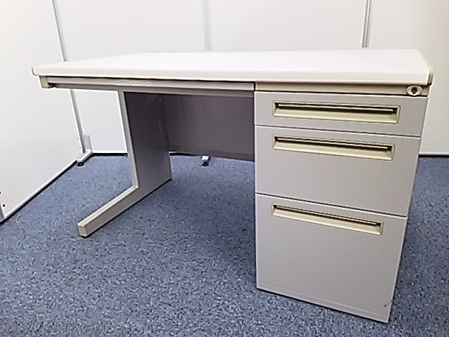 1台のみ【内田洋行製】片袖机　ウチダ製　FEED（フィードシリーズ）幅1200㎜
                        FEED
                                    中古
            