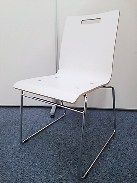 デザイン性のあるチェア！オシャレな空間の演出にぜひ！
                        モノス3
                                    中古
            