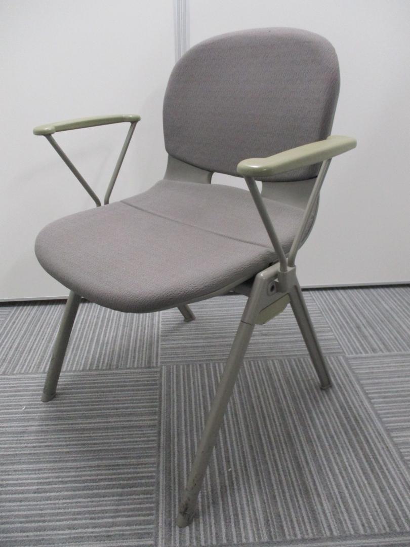 内田洋行製のスタッキングチェアです！コスト重視のお客様にはオススメです！
                        
                                    中古
            