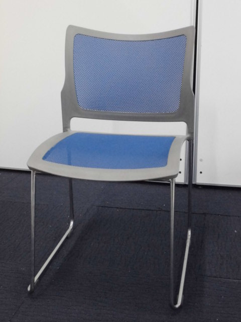 【メッシュタイプ】オカムラ製｜スタッキングチェア｜重ね合わせて収納可能！【さわやかなブルー】
                        
                                    中古
            