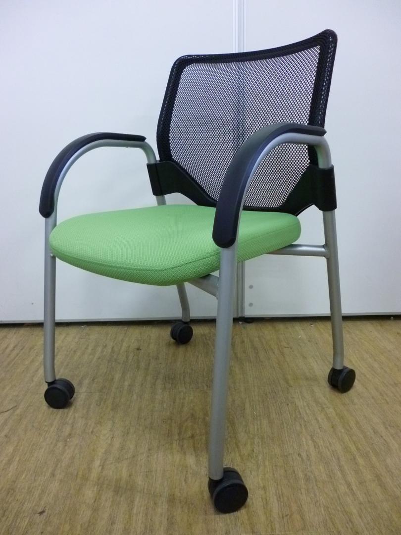 鮮やかなグリーンのミーティングチェア入荷しました！

                        エアリ
                                    中古
            