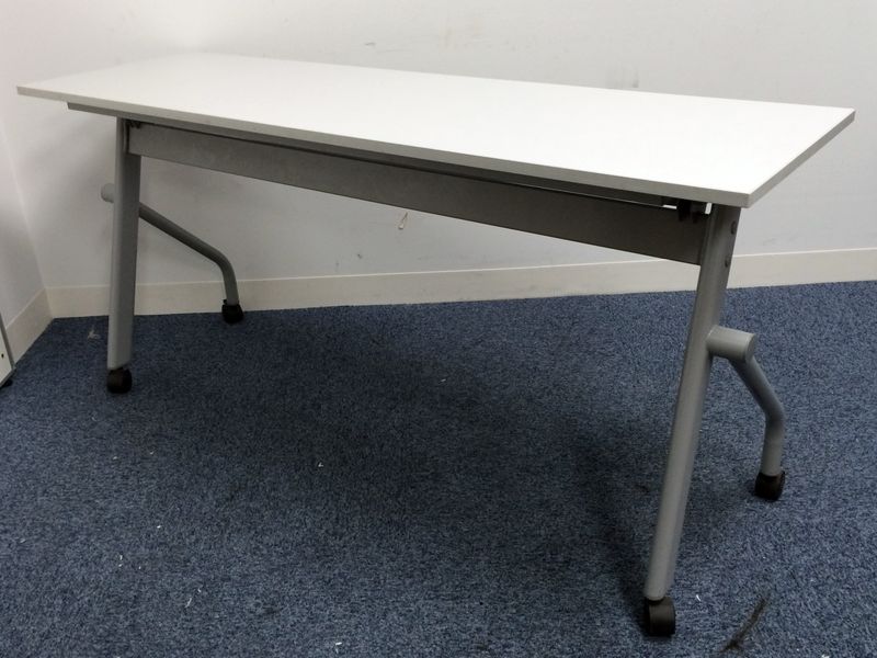 【計26台入荷！！】セミナーやミーティングに大活躍のフラップテーブル　数揃います
                        
                                    中古
            