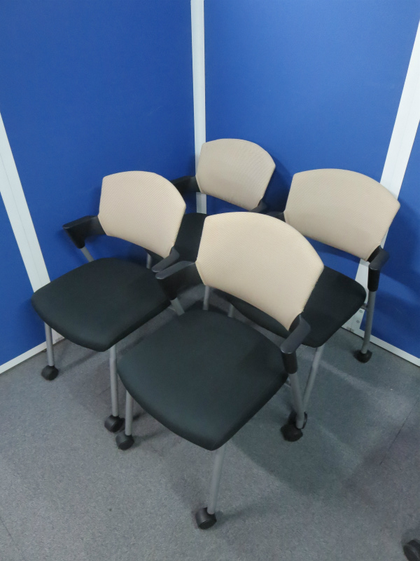 【セット商品の為お得！】定番で人気のミーティングチェア！★店長おすすめ商品です★
                        プロッティ
                                    中古
            