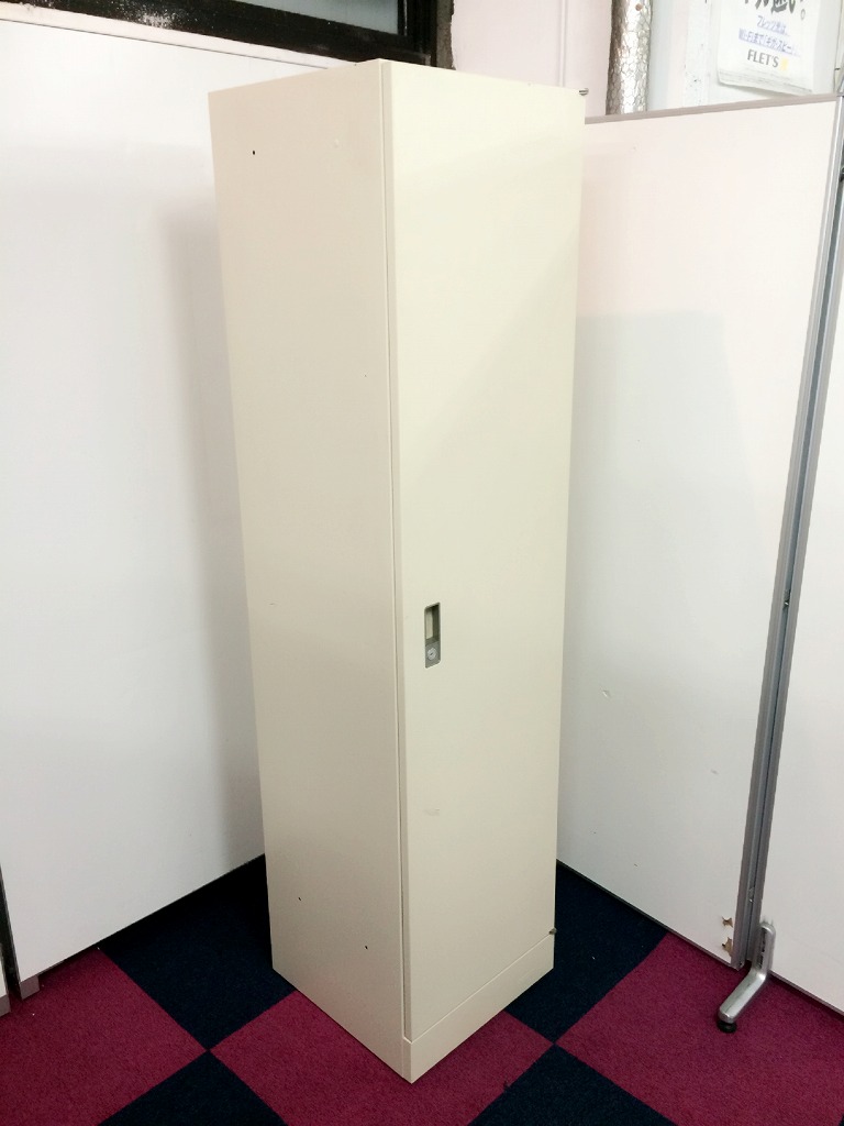 【1台限り】～オカムラ製　珍しい片開き書庫　42型　一番下の底板が無いです～
                        42
                                    中古
            