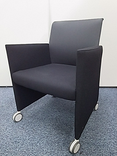 存在感のあるミーティングチェア！休憩用にいかがですか！状態良好！
                        
                                    中古
            