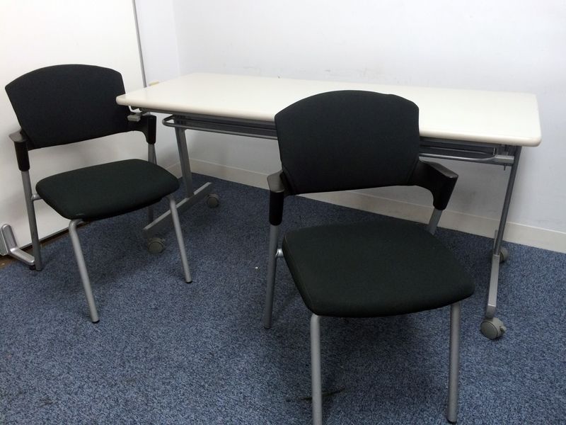 【2セット限定販売！】スタックテーブル1台＋チェア2脚のセット価格！【セットで10%お得】
                        
                                    中古
            