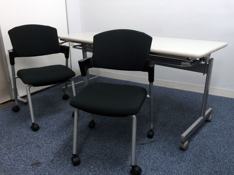 【2セット限定販売！】スタックテーブル1台＋チェア2脚のセット価格！【セットで10%お得】コクヨ製・チェアキャスター付き	
                        
                                    中古
            