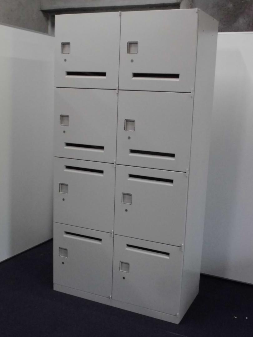 【状態良好◎】8人用ロッカー/パーソナルロッカー/メールロッカー
                        
                                    中古
            