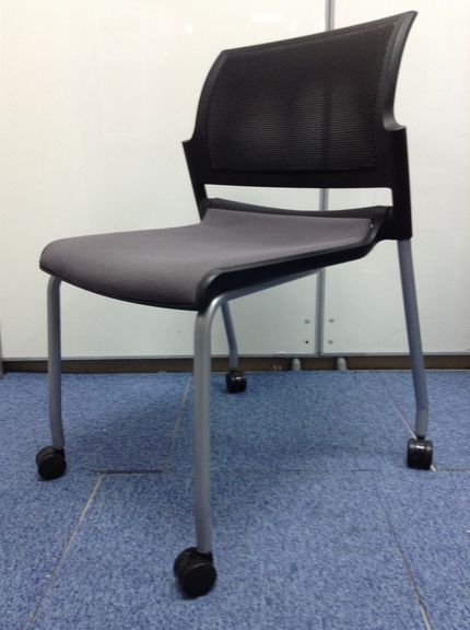 【大量入荷！】内田洋行製コンパクトに収容可能なネスティングチェア！
                        FM-310
                                    中古
            