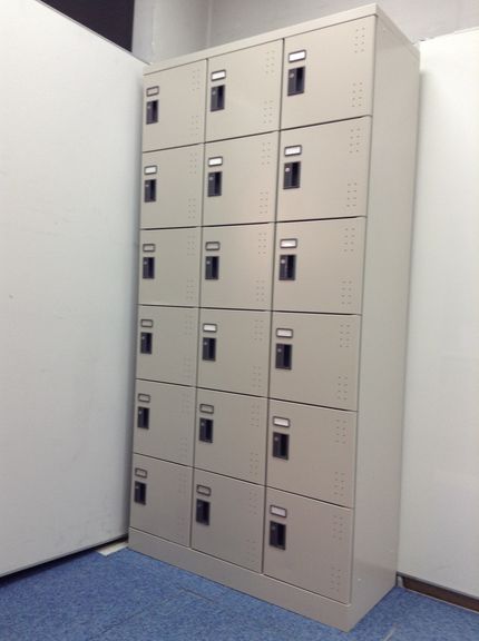 【希少在庫】【全鍵付き】コクヨ製　3列6段　18人用シューズボックス
                        SLK-HT18LF1
                                    中古
            