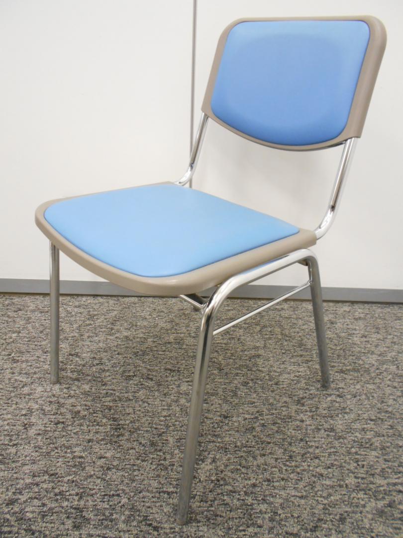 小ぶりサイズのライオン製スタッキングチェア
                        
                                    中古
            