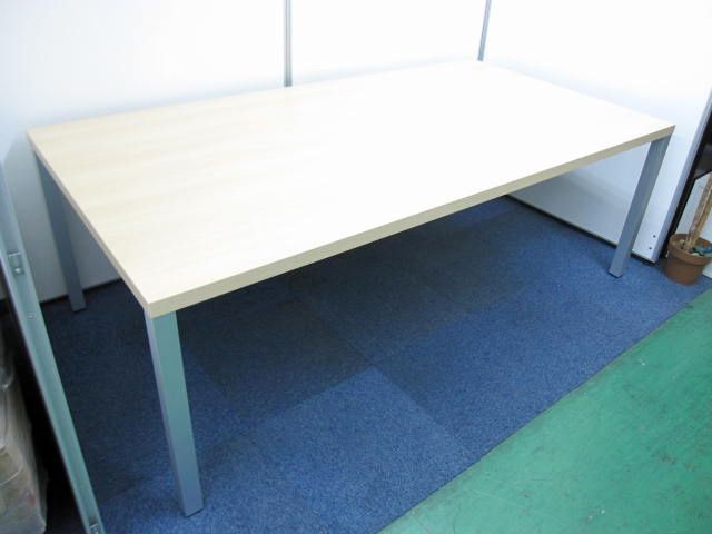 ウィスナーハーガーシリーズ　オシャレな大型会議テーブルをおすすめします
                        クライアント
                                    中古
            