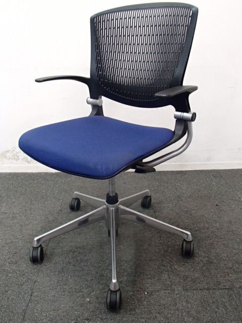 【今だけお買い得！】オカムラ製チェア｜グラータ｜ブルー色｜固定肘｜上下昇降可能
                        グラータ
                                    中古
            