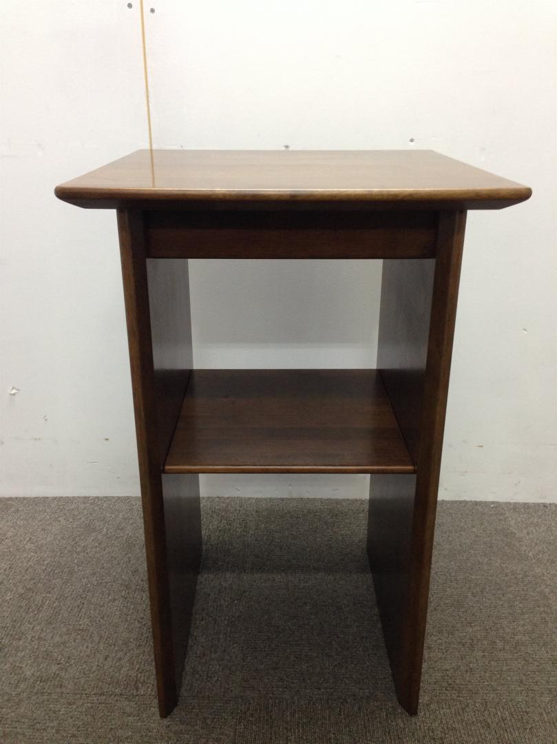 【木目の綺麗な簡易プリンター台】
                        
                                    中古
            