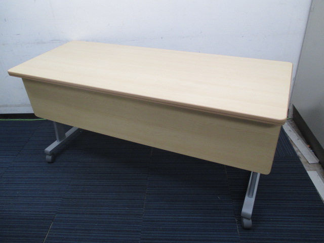 【大量在庫！28台！安くしてます！】【折り畳み収納可能】幅1500mm　サイドスタックテーブル・幕板付き【会議テーブル】【おつとめ品】
                        
                                    中古
            
