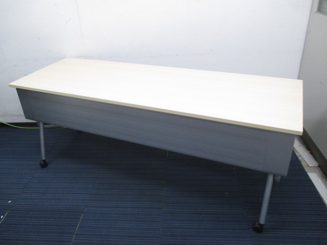 11,000円→7,000円【状態良好・折り畳み収納可能】幅1800mm　サイドスタックテーブル・幕板付き■オカムラ製【会議テーブル】【おつとめ品】
                        ネスティア
                                    中古
            