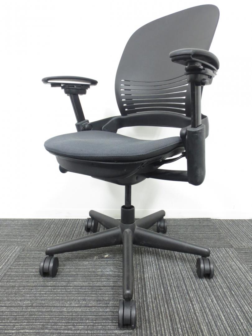 【専門業者によりクリーニング済み】背もたれはヌード仕様！オフィスチェアの最高峰、リープHDシリーズが入荷！自慢の座り心地、文句なしの一品！ 【暑い夏にお勧めのヌードタイプ】【おすすめ商品】
                        リープ
                                    中古
            