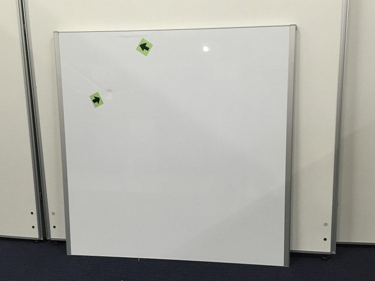 【マグネット付き】壁掛ホワイトボード｜ホーロー素材【板面に若干だけ凹み有のため40％OFF】
                        
                                    中古
            