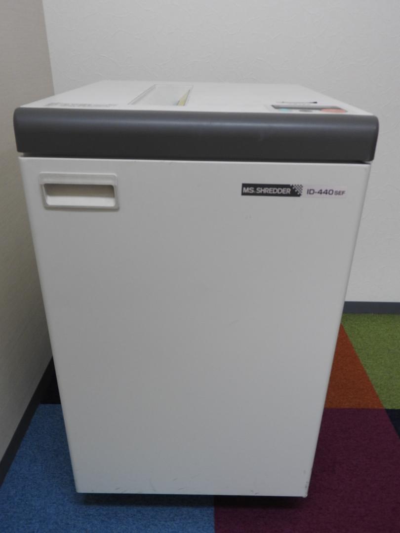 同時に45枚裁断可能！■ホワイトのボディにうっとり【業務用シュレッダー】【RP】
                        ID-440SEF
                                    中古
            