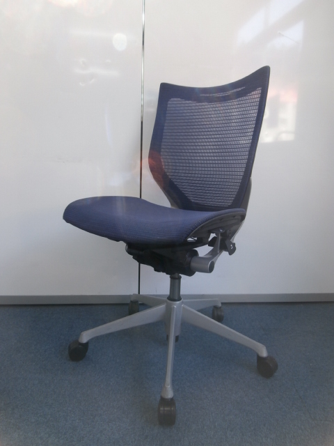 【3脚限定！！ブルー鮮やかな高級チェアの入荷です！！】
                        バロン
                                    中古
            
