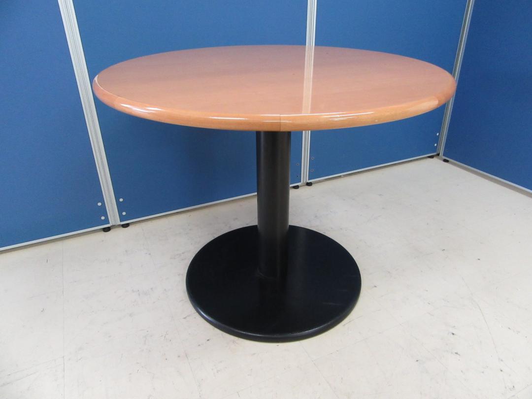 [木目丸テーブル5台入荷!!]温かみと重量感のある丸テーブル!揃いで購入のチャンス!!
                        
                                    中古
            