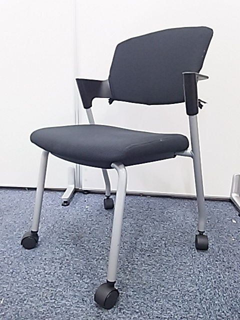 【キャスター付き！大人気商品です！】ちょっとした肘付きでオシャレ！
                        プロッティ
                                    中古
            