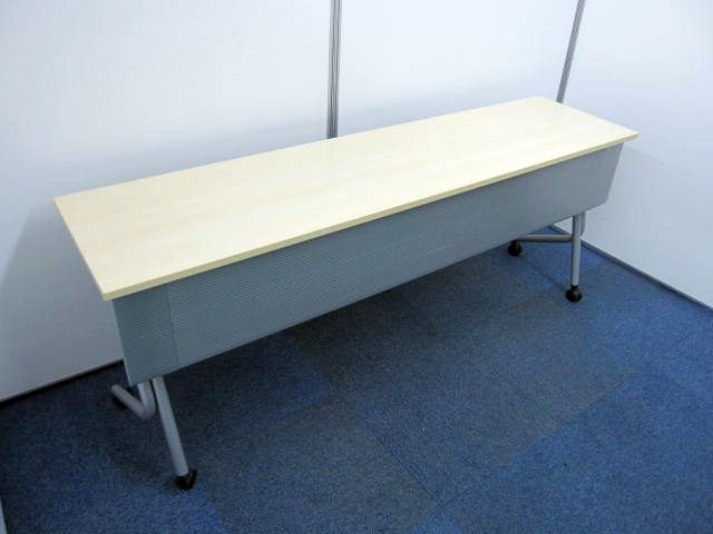 【セミナー・会議用としてオススメ！】■平行スタックテーブル　幕板付 ■【W1800×D450mm・ナチュラル色】■オカムラ【okamura】ネスティア
                        ネスティア
                                    中古
            