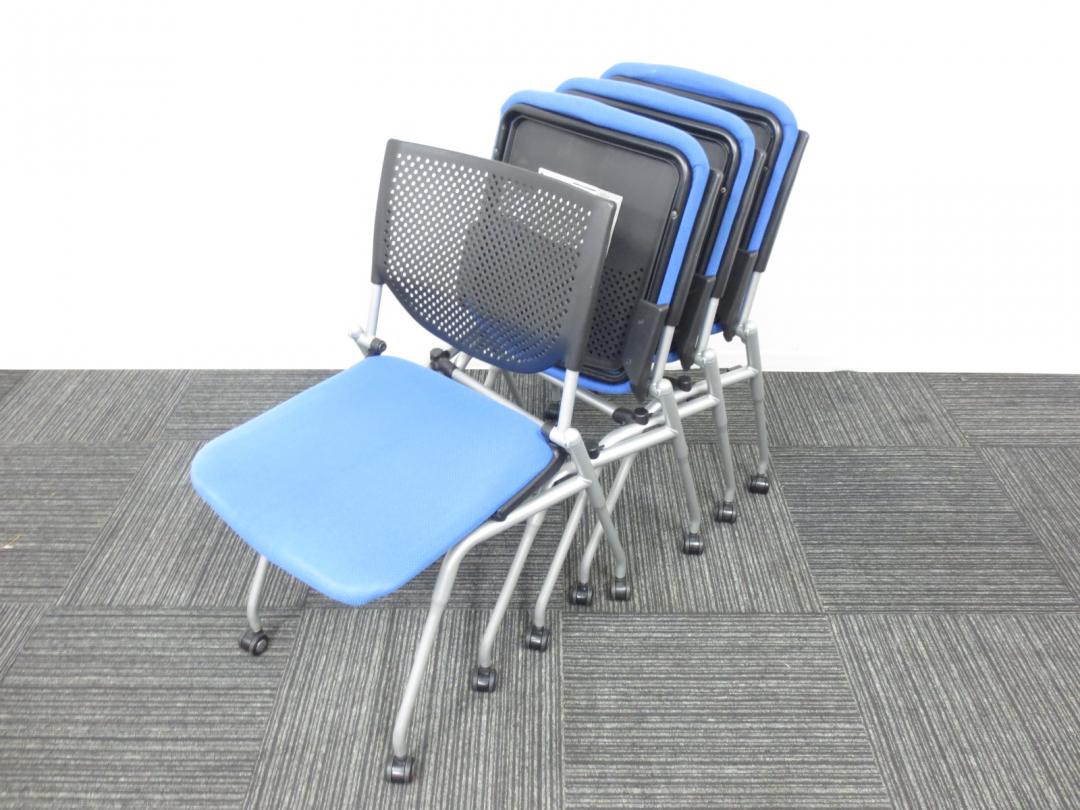 【専門業者によりクリーニング済み】【4脚セット】【会議室用の定番ミーティングチェア】■オカムラの人気シリーズ「プロスタック」｜定番のブルー　キャスター付き　
                        プロスタック(pro stack)
                                    中古
            