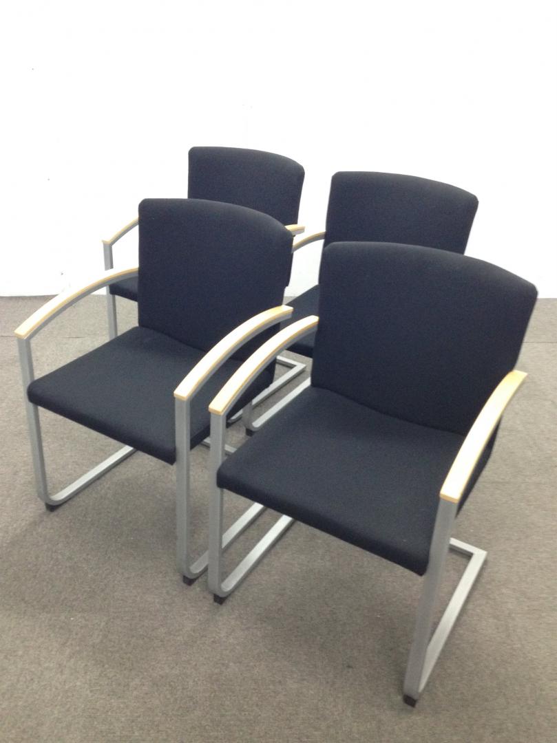 【4脚セット】【オシャレなデザイナーズ家具】Wiesner Hagerとオカムラの共同制作｜品質の良いオシャレチェアはこちらです！
                        sign
                                    中古
            