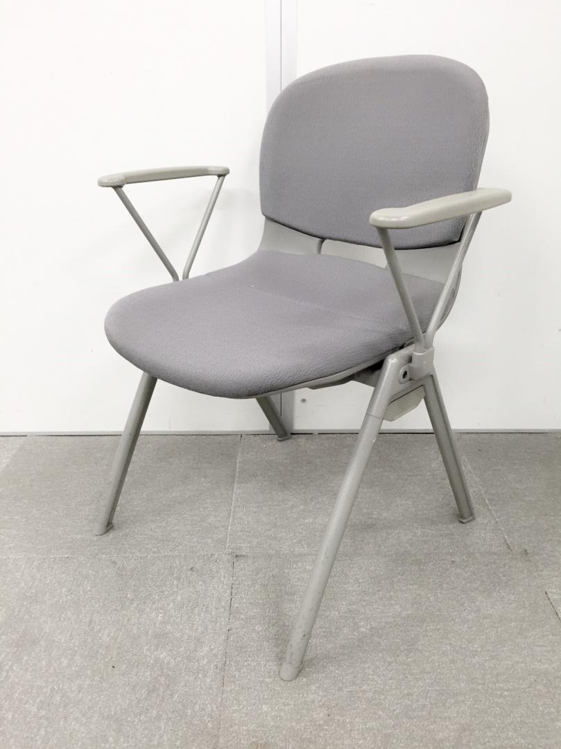 肘付きのスタックチェアが入荷！少し長く座る会議室や応接室にも！頑丈なウチダ製！
                        
                                    中古
            