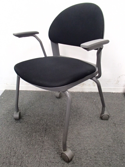 【4台入荷】コクヨ製｜スタッキングチェア｜キャスター付き！
                        
                                    中古
            