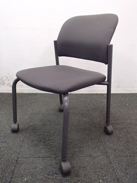 【4脚入荷】コクヨ製｜収納しやすいスタッキングチェア
                        
                                    中古
            