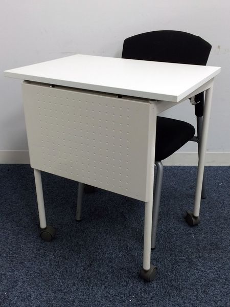 【大量30セット以上入荷！】フラップテーブル+スタッキングチェア　塾やセミナールームの開業に！！
                        
                                    中古
            