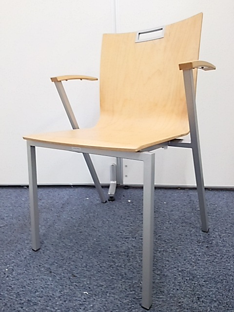 【肘付きのオシャレなビーチナチュラルカラー】１脚のみ！
                        パブリーノ
                                    中古
            